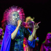 Episode 98: Björk at a Subway