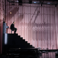 Vom Scheitern der Liebe: Einsame Menschen im Deutschen Theater