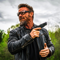 MAN UP IN 2019. INSIDERS GUIDE TO RIPPED, READY 4 ANYTHING + ROCKING MANLINESS. W/ MASTER MARKSMAN PAT MACNAMARA