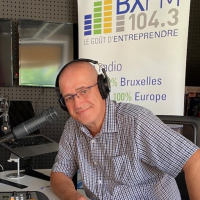 LEspagne en direct - une nouvelle fabrique de voiture électrique sintalle à Barcelone