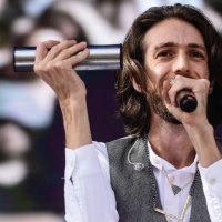 Esteman, teatralidad y arte en cada canción