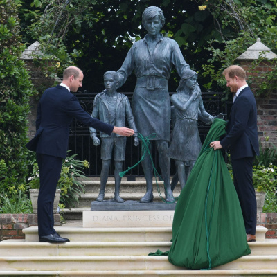 Pod Save The Queen