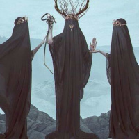 Brujas Feministas y su espiritualidad. Tertulia con Laura González, Gabriela Martínez y Christian Ortiz.