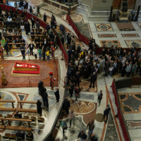 Thousands continue to pay respects to Pope Francis