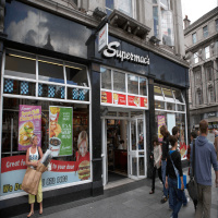 Should jobs be allowed to offer accommodation as a perk?