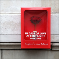 留一件风衣给巴黎