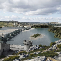 La surprenante histoire du Pont dAvignon (entre reportages et moments de vie)