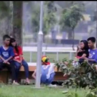 BERMESRAAN DI RUANG PUBLIK | KELEWAT GAUL atau GAK TAU DIRI?