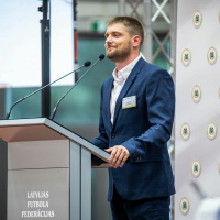 Futbolbumbas. Mackevičs: Latvijas futbola vēsturē skarbāki apstākļi bieži vien devuši rezultātu