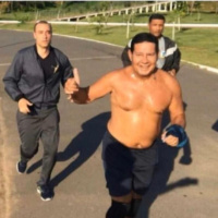 O síndico do Brasil desligou o aquecedor da piscina - Episódio 05