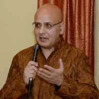 Chehre Pe Mere Zulf ko