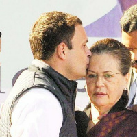 सोनिया गांधी वार्षिक मेडिकल चेकअप के लिए राहुल के साथ विदेश रवाना