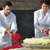 सोनिया, राहुल, मुखर्जी, मनमोहन ने राजीव गांधी को श्रद्धांजलि दी