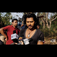 Naye Andaj Aur Naye Look Me Yash Kumar Kar Rahe Hai Nayi Film Ki Shooting