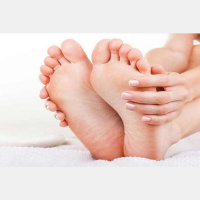 पैरों को साफ और सुंदर बनाने के घरेलू उपाय