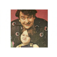 Karisma Kapoor Shares An Old Pic With Father Randhir