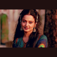 Revealed Rekhas Mysterious Relationship With Her Secretary Farzana