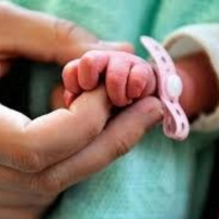 Mẹ nhiễm HIV có nên sinh con?