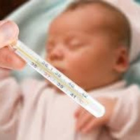 Trẻ sốt cao co giật liệu có để lại di chứng?