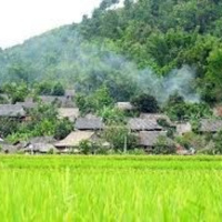 Ngọn đèn khuya ở bản Mây