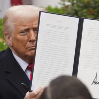 Thời sự 12h 04/4/2025: Thuế đối ứng toàn cầu – Canh bạc đầy rủi ro của Tổng thống Mỹ Donald Trump