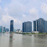 Thời sự 12h 1́́́8/4/2025: Lần đầu tiên trực thăng bay kéo thả cờ trên bầu trời TP HCM