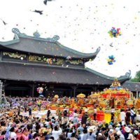 Tin trong nước - Đi lễ đầu năm cầu mong những điều tốt đẹp trong năm mới Giáp Thìn 