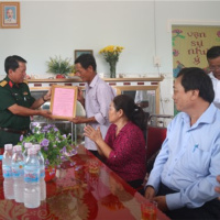 Tin trong nước - Sóc Trăng: Nhiều phần quà, công trình ý nghĩa đến với bà con nghèo, gia đình chính sách trong hoạt động Tết quân - dân năm 2024 