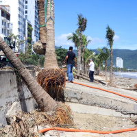 Tin trong nước - Sóng mạnh phá hỏng hàng quán, cát phủ kín đường ven biển Đà Nẵng