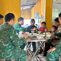 Tin trong nước - Vụ sạt lở Hùng Sơn (Đà Nẵng): Bộ đội Biên phòng nhận nuôi hai con của nạn nhân mất tích