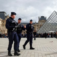 Tin quốc tế - Vụ trộm tại bảo tàng Louvre: Thêm 05 nghi phạm bị bắt, cuộc điều tra tiến triển nhanh