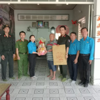 Tin trong nước - Rộn ràng Tết quân dân ở Vĩnh Long