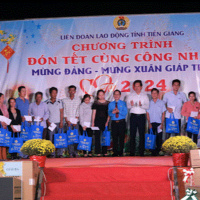 Tin trong nước - Tiền Giang: Chương trình” Đón tết cùng công nhân” tặng hàng chục nghìn phần quà cho công nhân lao động