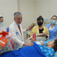 Tin trong nước - Tặng vàng miếng cho những “Rồng nhỏ” đầu tiên của năm Giáp Thìn 2024