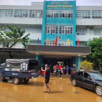 Tin trong nước - Nước rút, Bộ đội dọn dẹp bùn rác ở bệnh viện