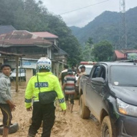 Tin quốc tế - Indonesia: Hàng chục nghìn người sơ tán do lũ lụt, lở đất - Thương vong tiếp tục tăng