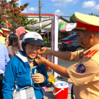 Tin trong nước - Cà Mau: Nồng nàn tình người bằng chai nước, cái khăn