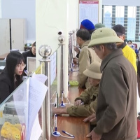 Tin trong nước - Nghệ An: Những bất cập khi chi trả chế độ bảo hiểm không dùng tiền mặt