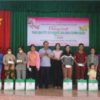 Tin trong nước - Sóc Trăng: Nhiều phần quà tết đến gia đình chính sách, đồng bào khó khăn, công nhân lao động