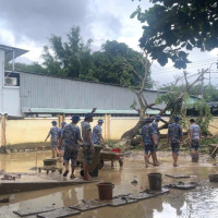 Tin trong nước - Lữ đoàn 101 tích cực giúp nhân dân Khánh Hòa: Nước rút đến đâu, giúp dân khắc phục đến đó”