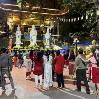 Tin trong nước - Người Việt tại Lào đón giao thừa cầu mong cuộc sống bình an 