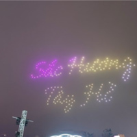 Tin trong nước - Du khách mãn nhãn với màn trình diễn ánh sáng trên bầu trời Hồ Tây 