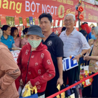 Tin trong nước - Phiên chợ yêu thương giúp người nghèo có Tết