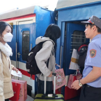 Tin trong nước - Khởi hành “Chuyến tàu mùa Xuân” đưa 2.200 sinh viên về quê ăn Tết 