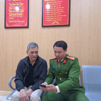 Pháp luật đời sống - Công an xã, phường ở Hà Nội thực hiện thông suốt thủ tục hành chính phục vụ người dân.