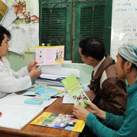 VOV - Chính phủ với người dân: Cần nhiều hơn nữa những chính sách dành cho cán bộ y tế ở những vùng khó khăn