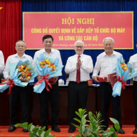 Chính phủ với người dân - Thời điểm vàng để tinh gọn bộ máy.