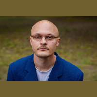 Dzejnieks, atdzejotājs, literatūras procesa uzturētājs Lauris Veips