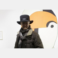 Mākslinieks Māris Bišofs kļuvis arī par stāstu autoru. Tie apkopoti grāmatā Dom-raxti