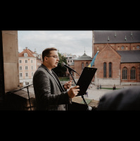 Ivara Šteinberga Jaunība. Vai dzejā aprakstīta jaunība var pārtapt pārlaicīgā pieredzē?